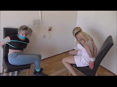 ❤️ Tràilleach / ceangailte agus gagged / nighean ann an àmhghar ❤️  Porno  leinn  ❌