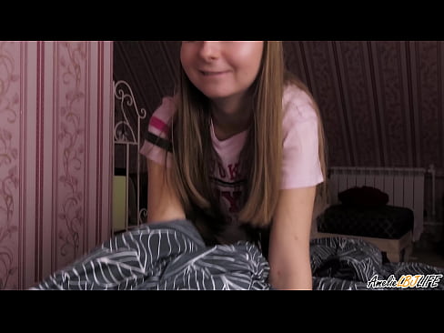 ❤️ Bidh Blondie a’ tarraing a BFF gu domhainn agus a’ faighinn cum na beul ❤️ Porno leinn ❌